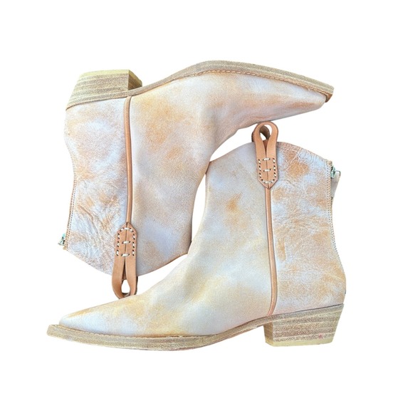We The Free Distressed‎ Leather Western Ankle Boots Square Toe Zip Up Womens 7
